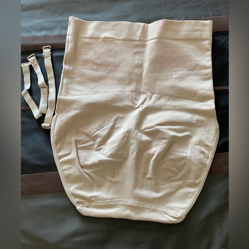 George High-Waist Shaping Briefs in Cream - Picture 2 of 4